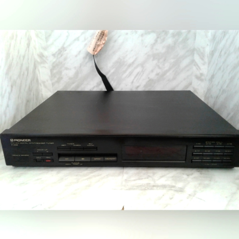 Vintage Pioneer F-Z92L Stereo FM/AM Digital Synthesizer Tuner Separates